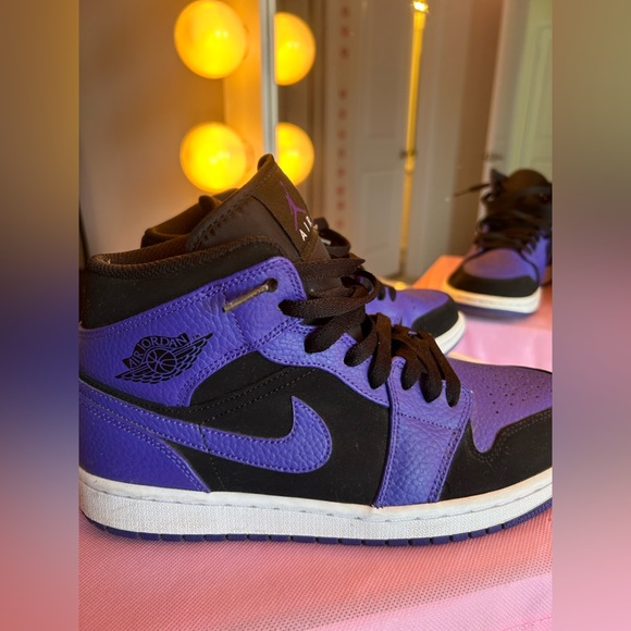 PURPLE AIR JORDAN 1s - Picture 2 of 8